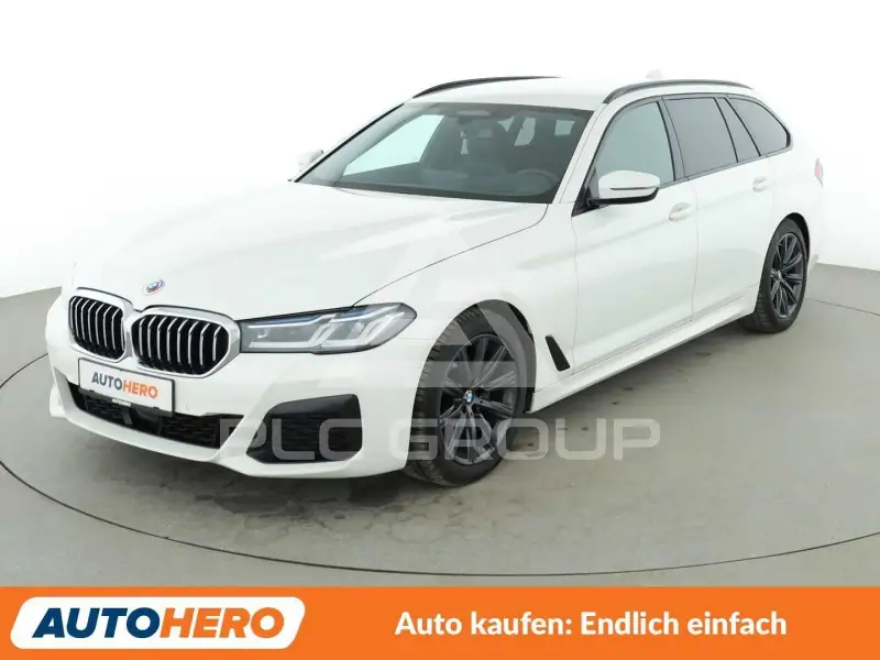 2022 BMW 520