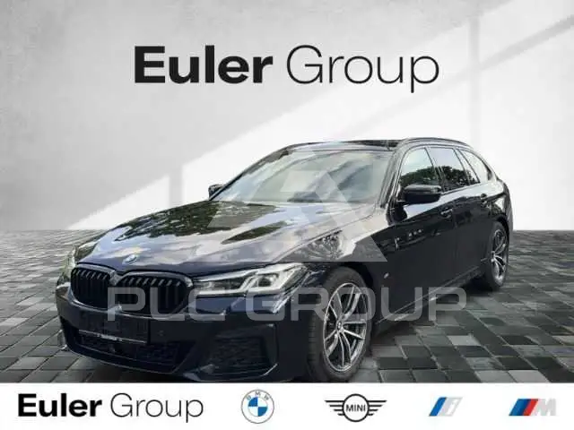 2022 BMW 520