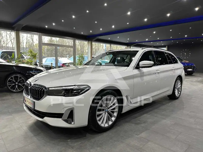 2022 BMW 520