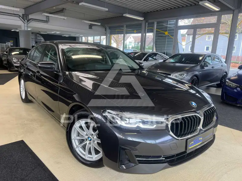 2022 BMW 520
