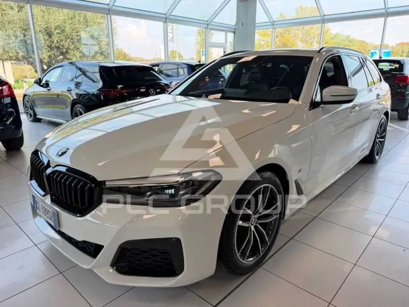 2022 BMW 520