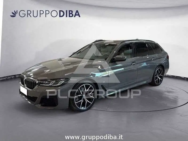 2022 BMW 520