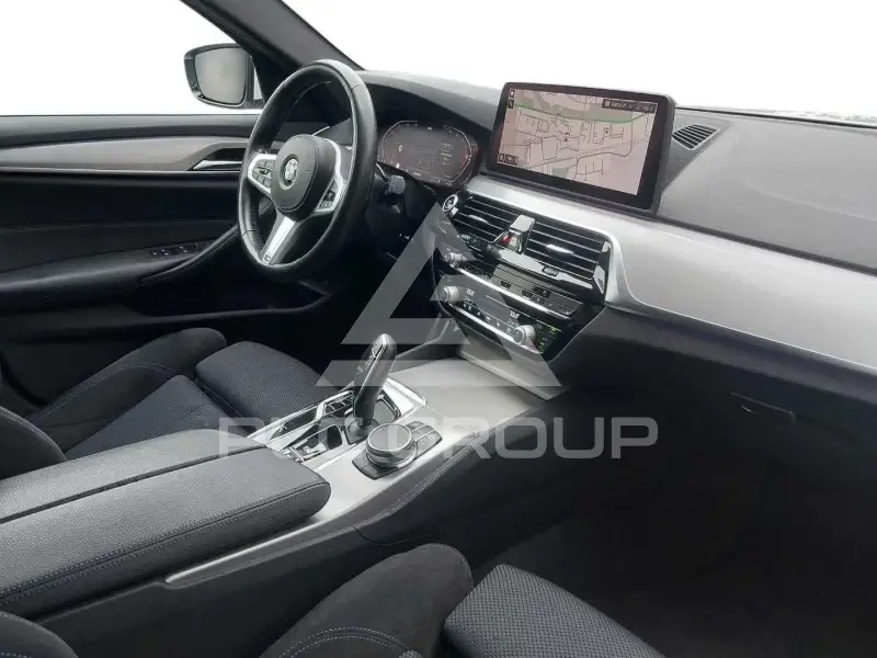 2022 BMW 520