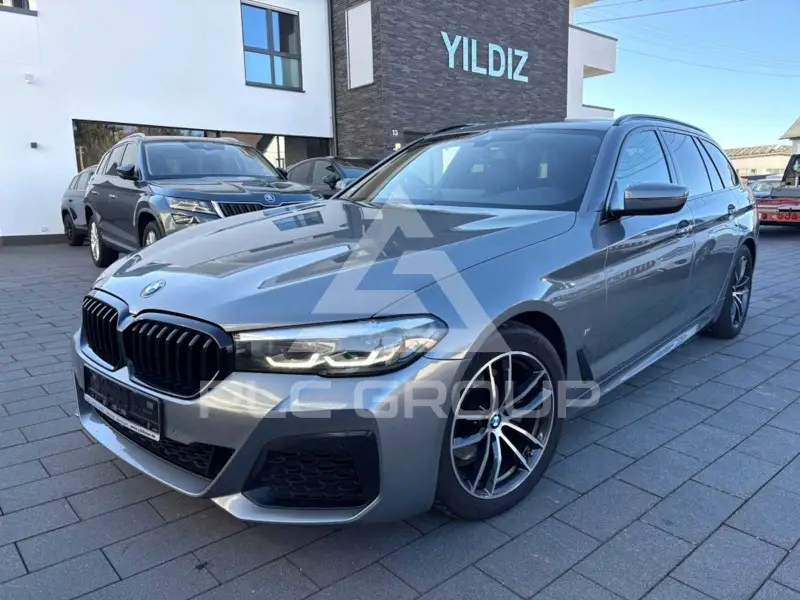 2022 BMW 520