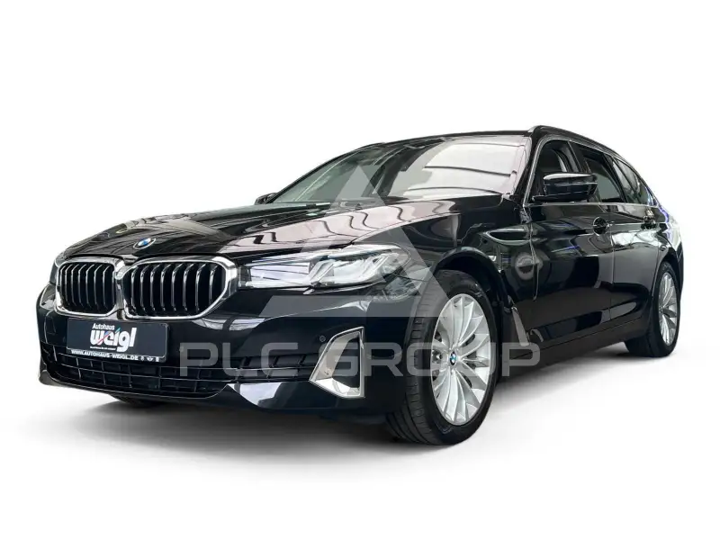 2022 BMW 520