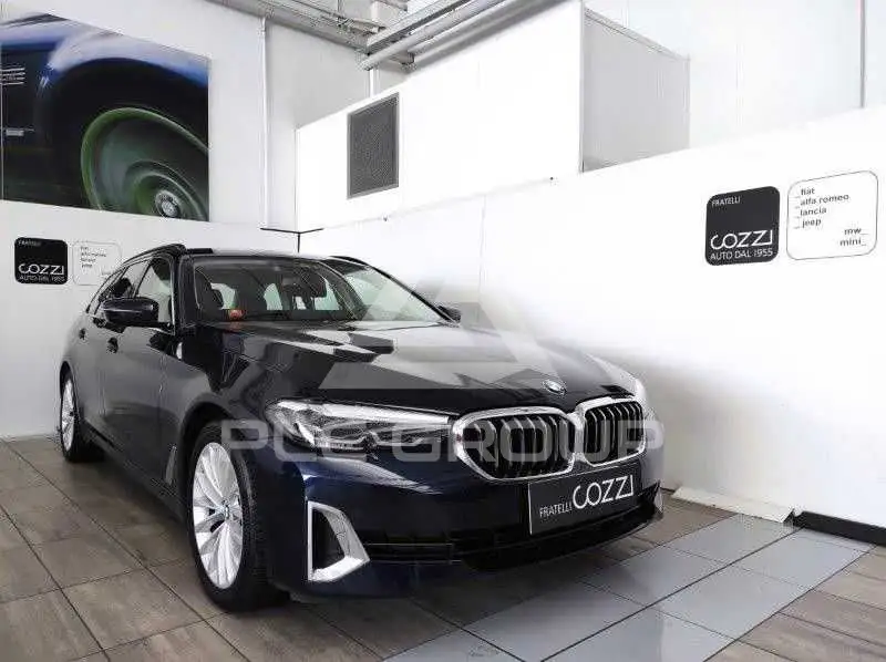 2022 BMW 520