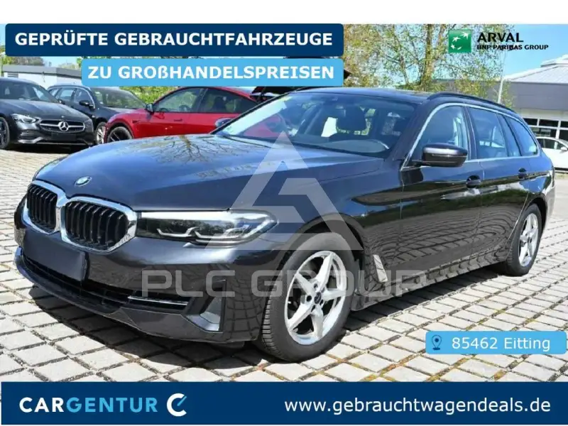 2022 BMW 520