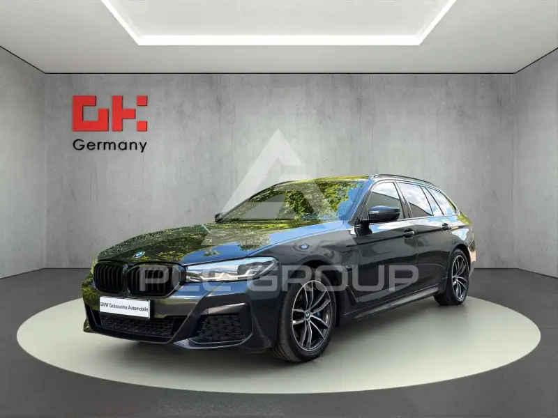2022 BMW 520