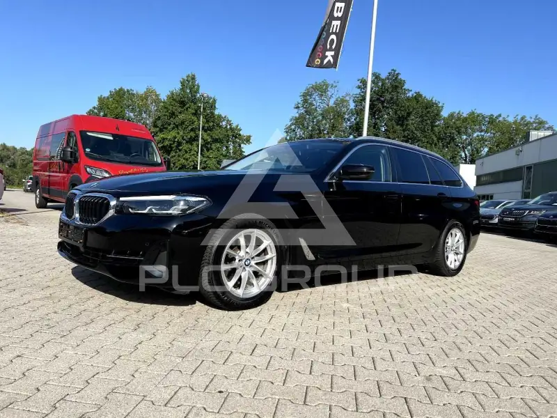2022 BMW 520