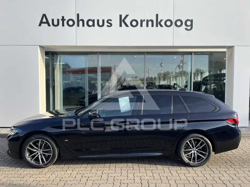 2022 BMW 520