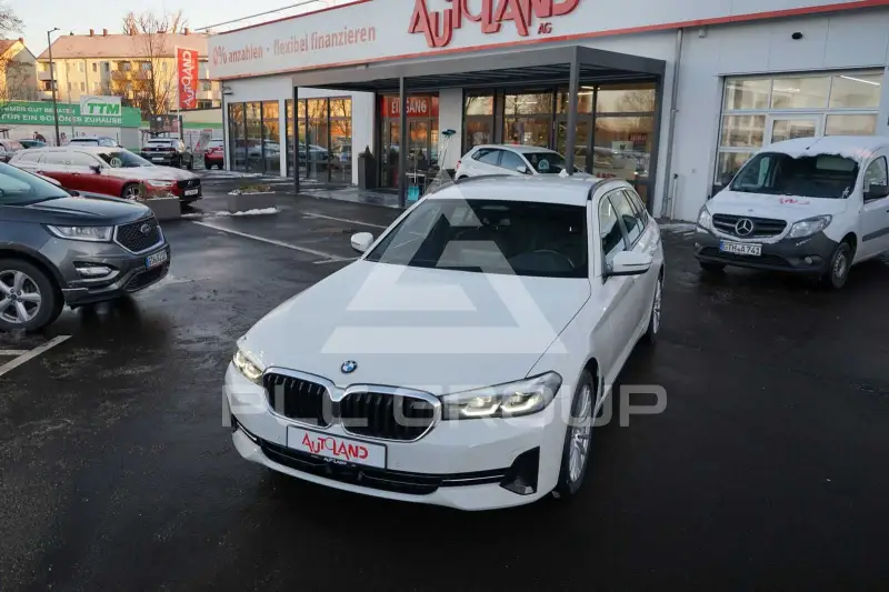 2022 BMW 520
