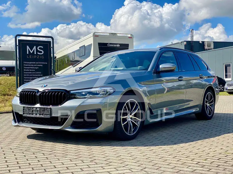 2022 BMW 520