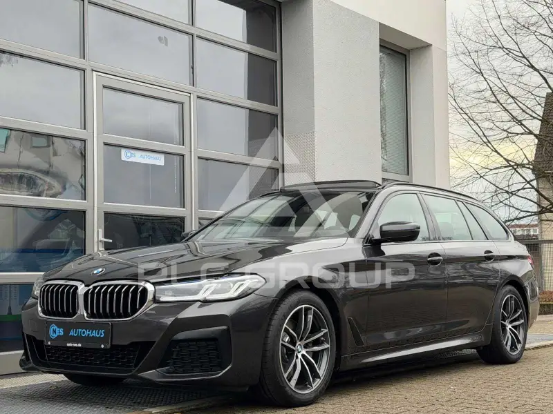 2022 BMW 520