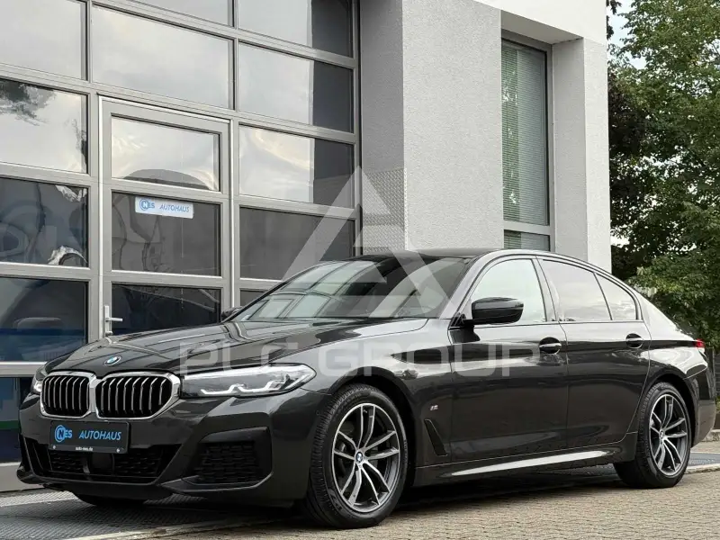 2022 BMW 520