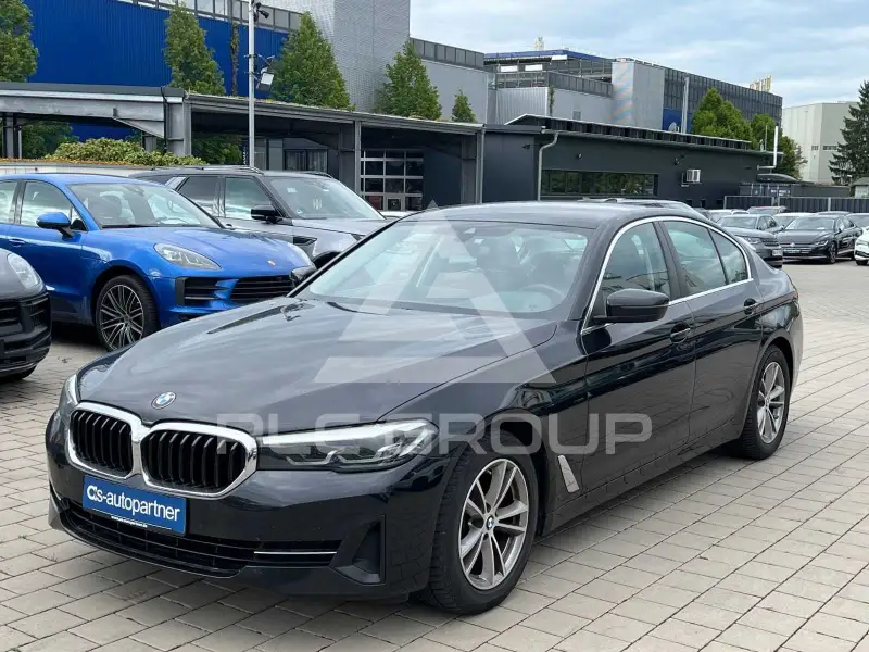 2022 BMW 520
