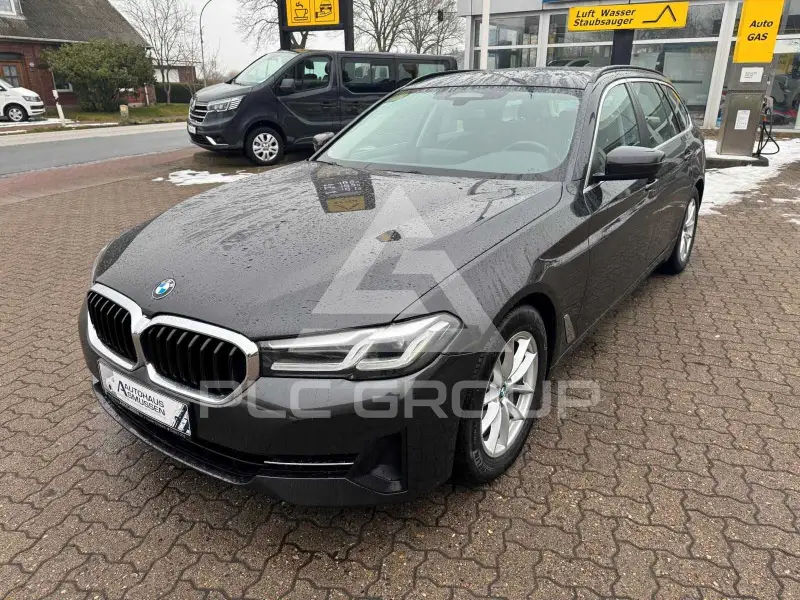 2022 BMW 520