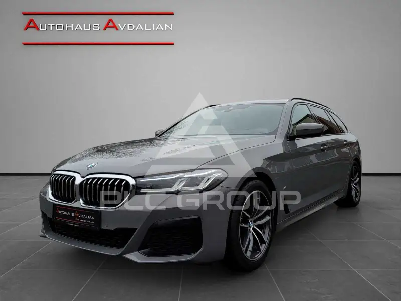 2022 BMW 520