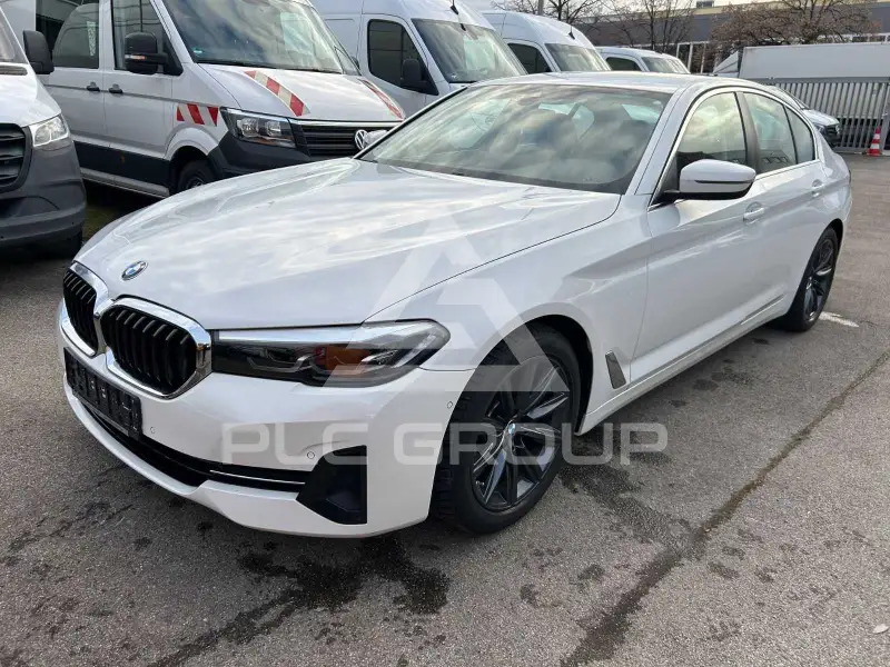 2022 BMW 520