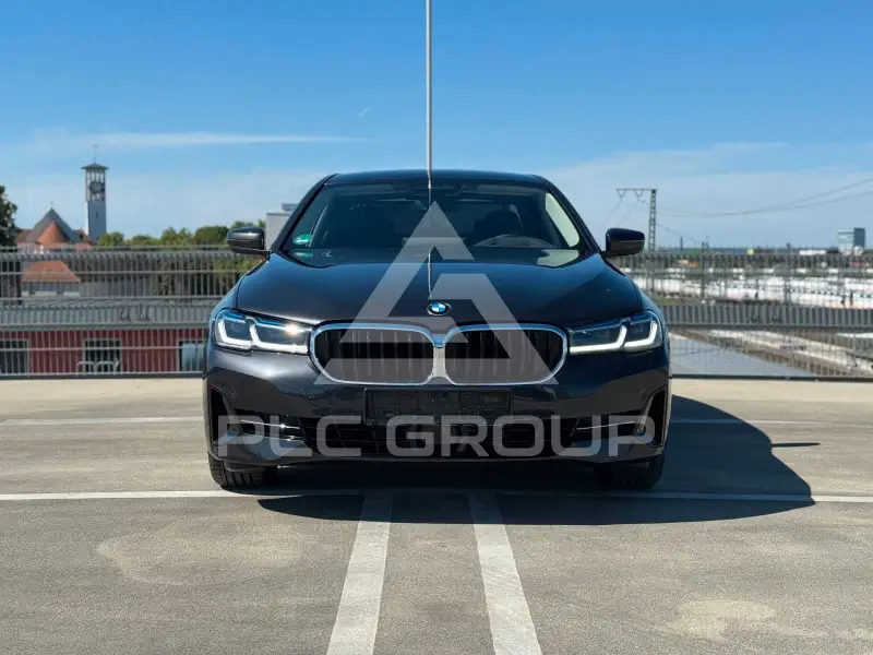 2022 BMW 520