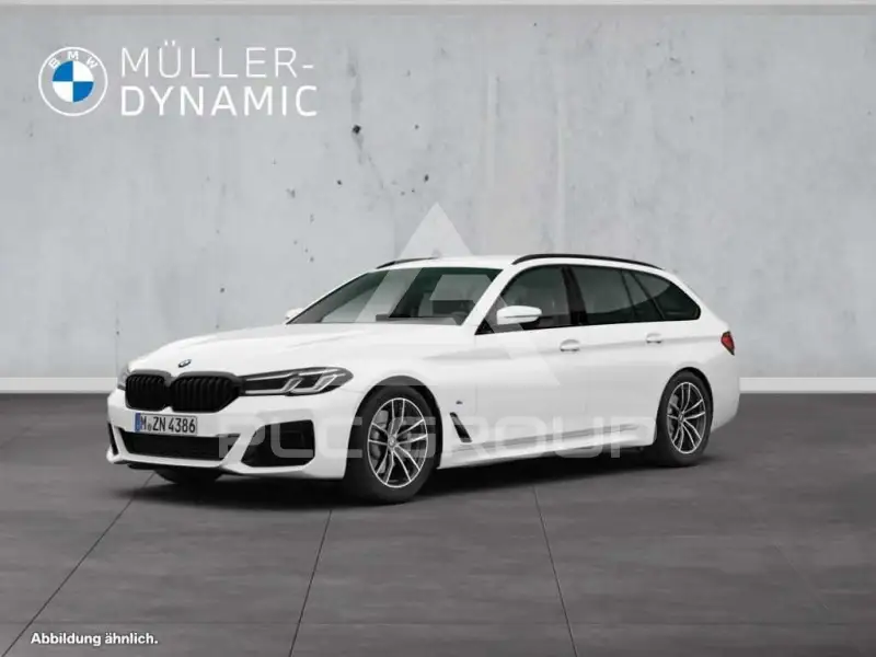 2022 BMW 520