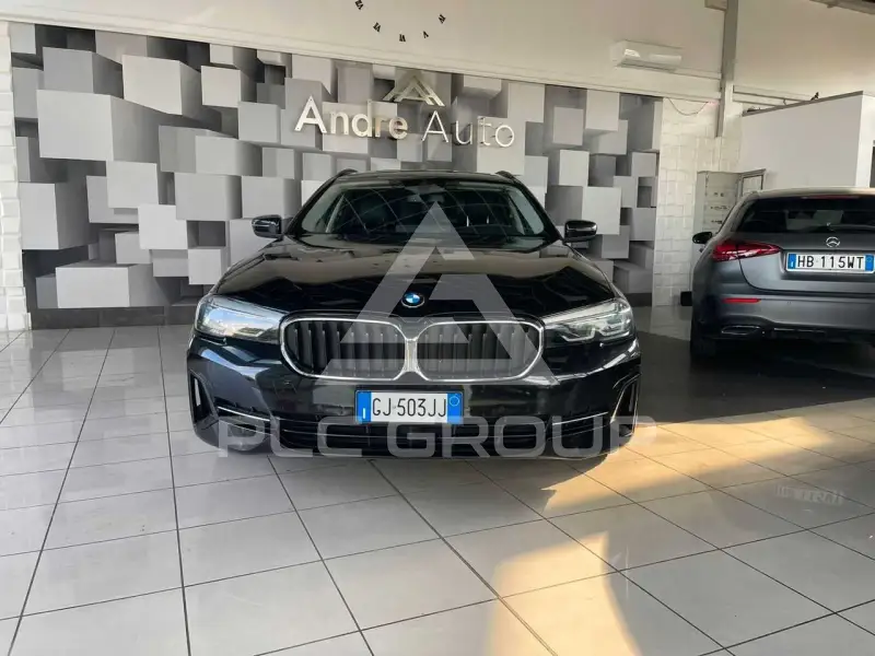 2022 BMW 520