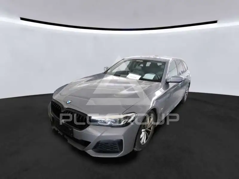 2022 BMW 520