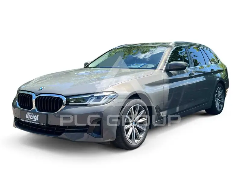 2022 BMW 520