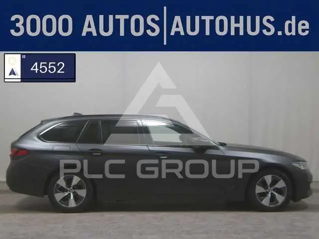 2022 BMW 520