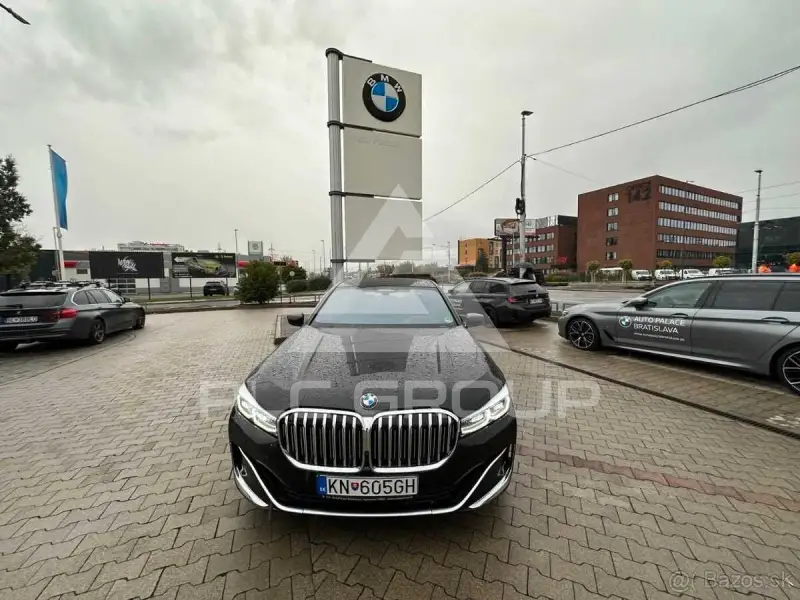 2022 BMW 730
