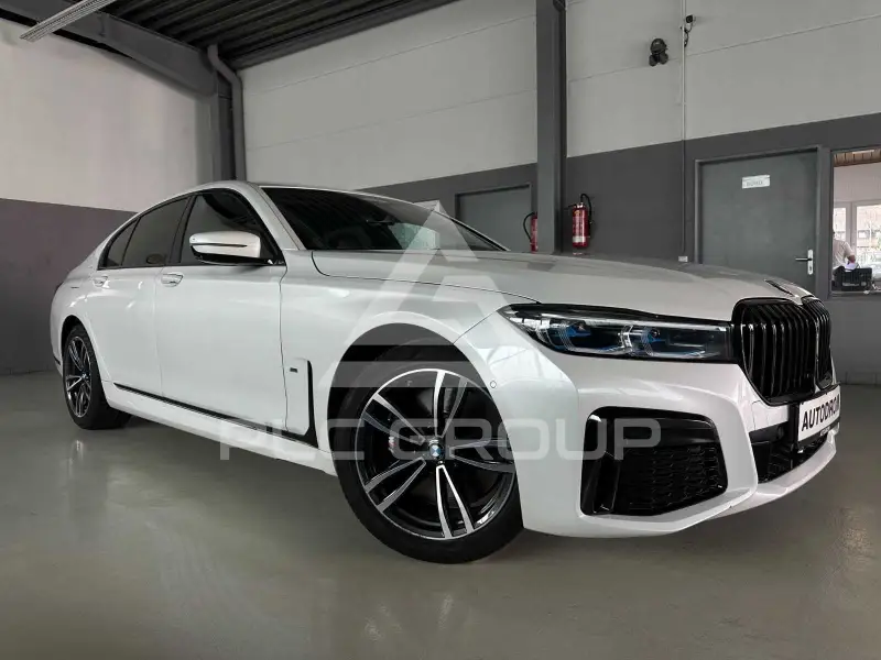 2022 BMW 730
