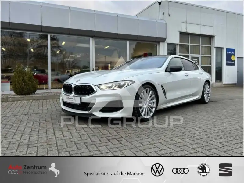 2022 BMW M8