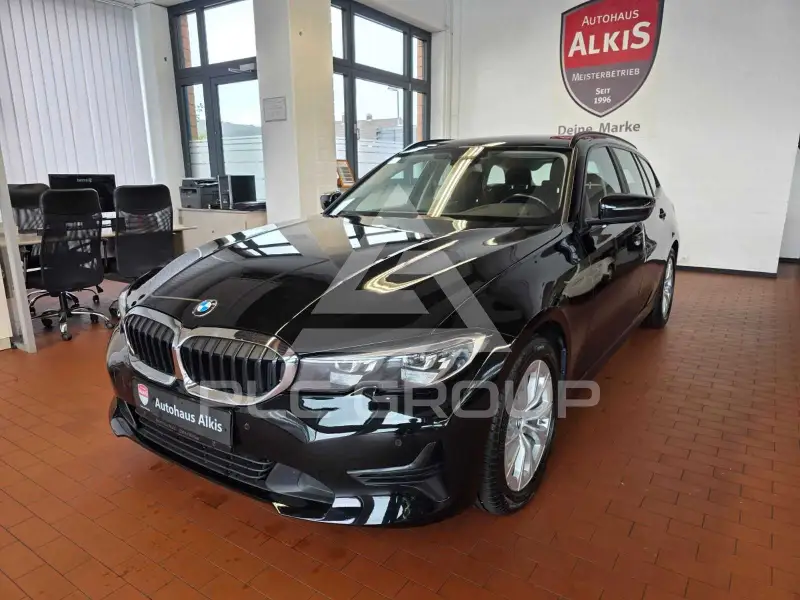 2022 BMW 318