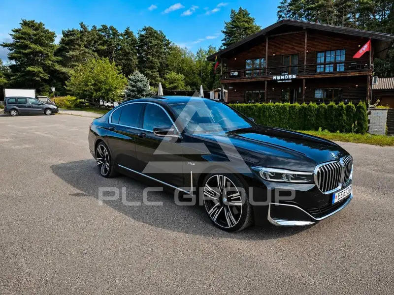 2022 BMW 745