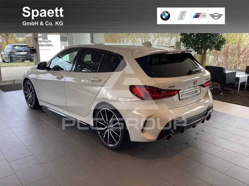 2022 BMW M1