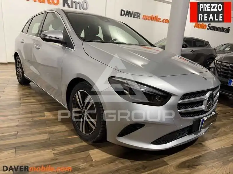2022 Mercedes Benz B 200