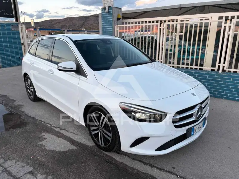 2022 Mercedes Benz B 200