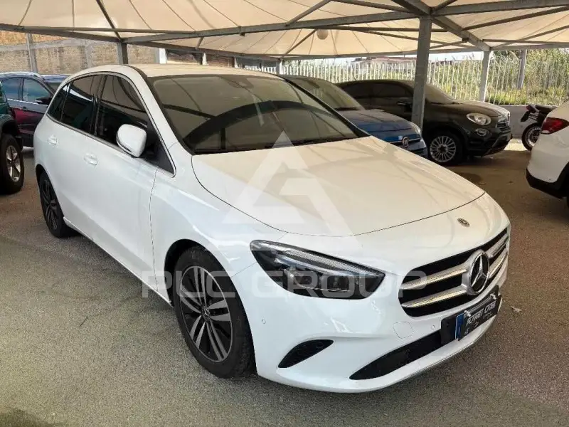 2022 Mercedes Benz B 200