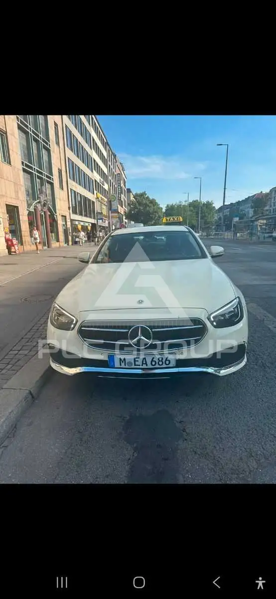 2022 Mercedes Benz E 220
