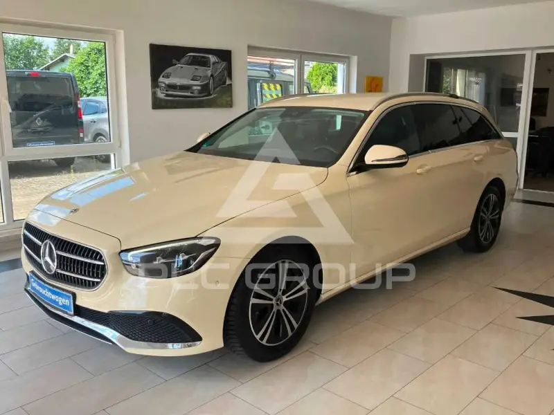2022 Mercedes Benz E 220