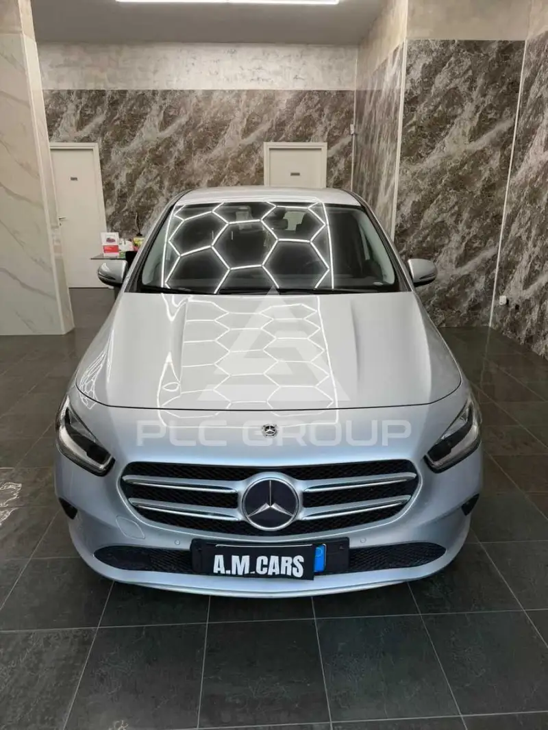 2022 Mercedes Benz B 180