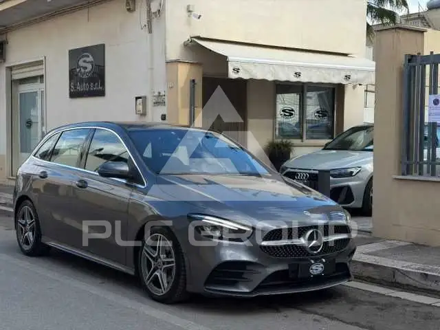 2022 Mercedes Benz B 180