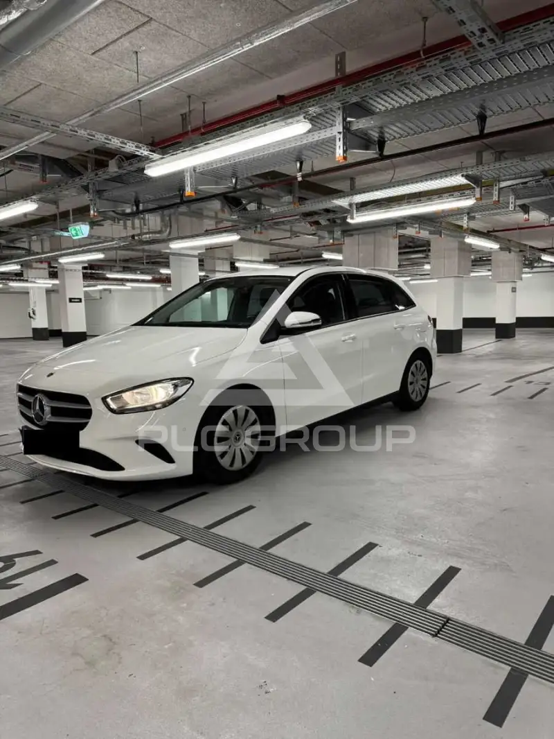 2022 Mercedes Benz B 180