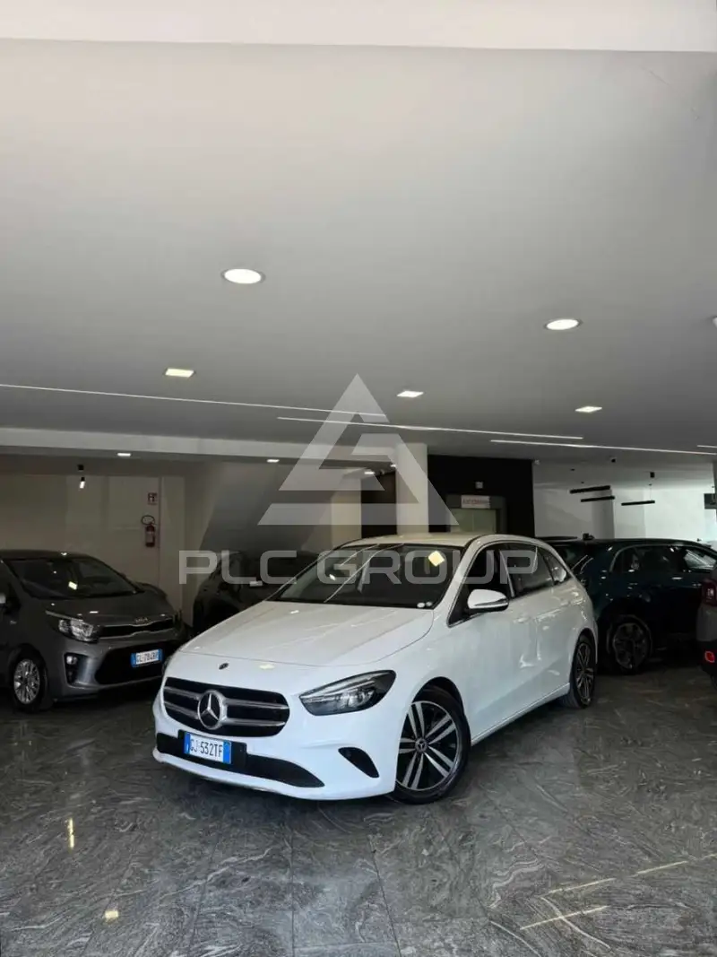 2022 Mercedes Benz B 180