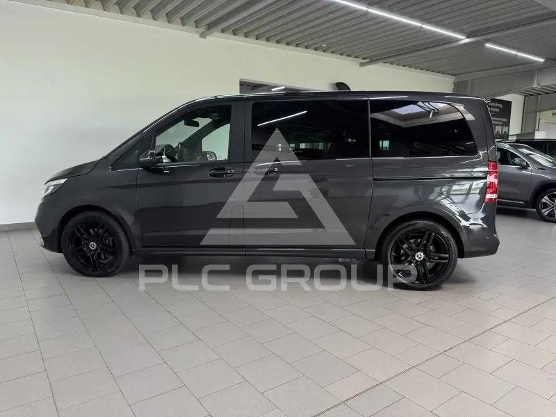 2022 Mercedes Benz V 300