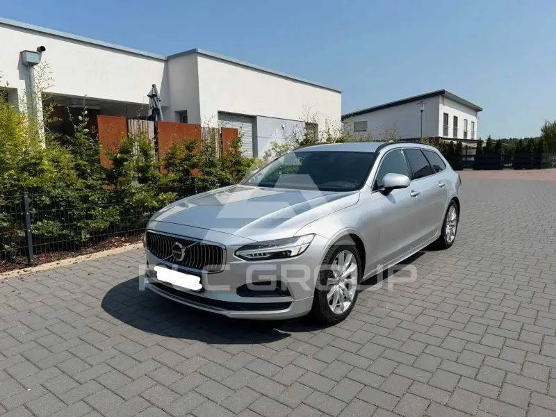 2022 Volvo V90