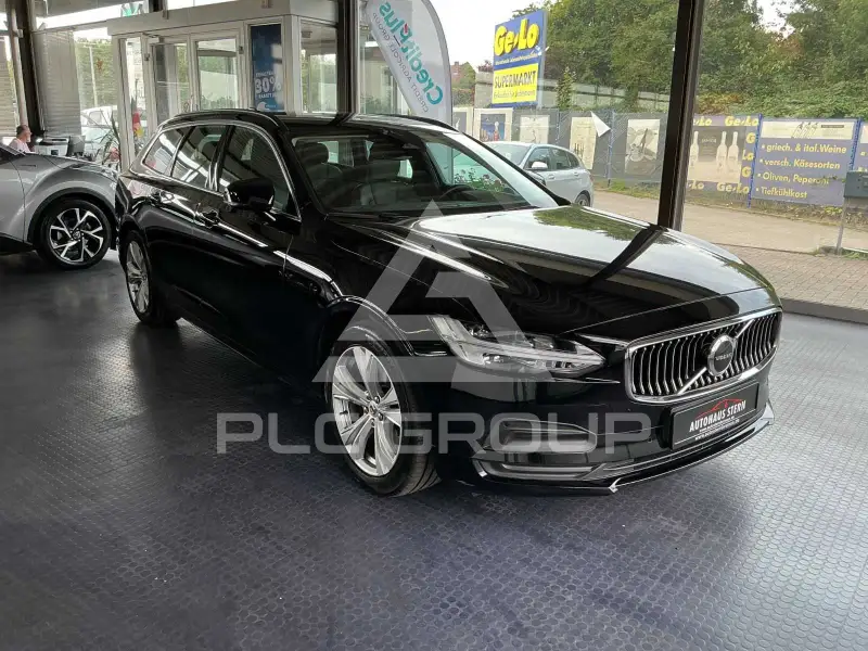 2022 Volvo V90