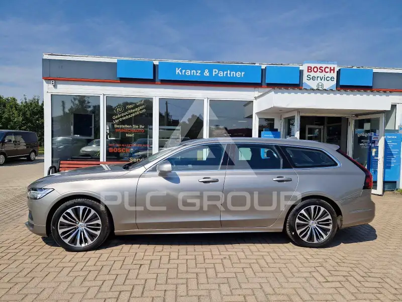 2022 Volvo V90