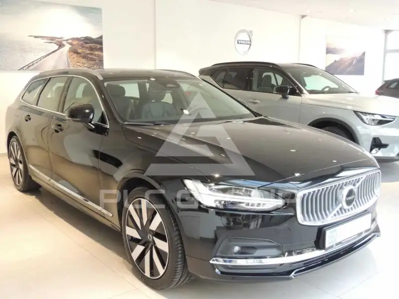 2022 Volvo V90