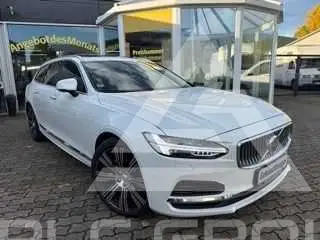 2022 Volvo V90