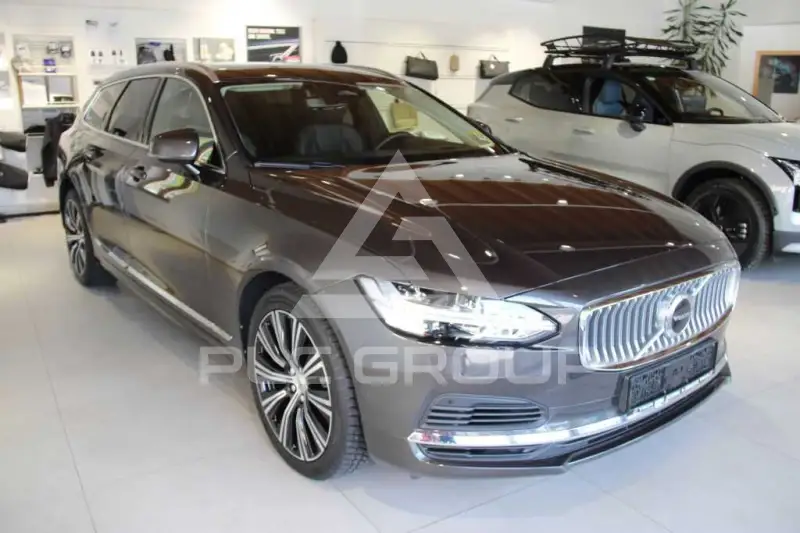 2022 Volvo V90